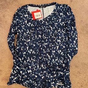 Women’s North Face long-sleeve shirt